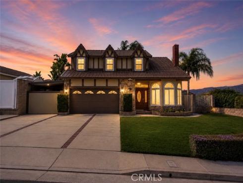 8505 E. Meadowridge