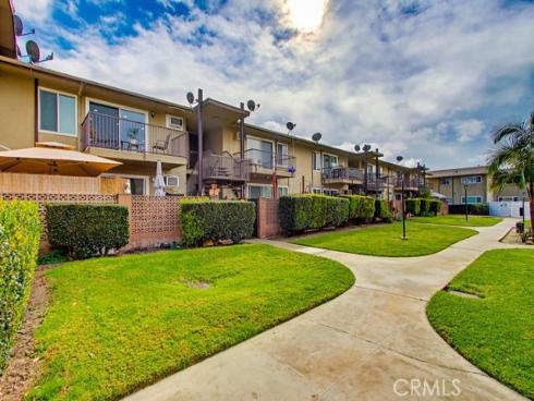 1860 W Glenoaks L , Anaheim, CA
