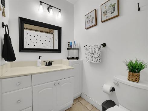 1795 W Glenoaks Avenue, Anaheim, CA