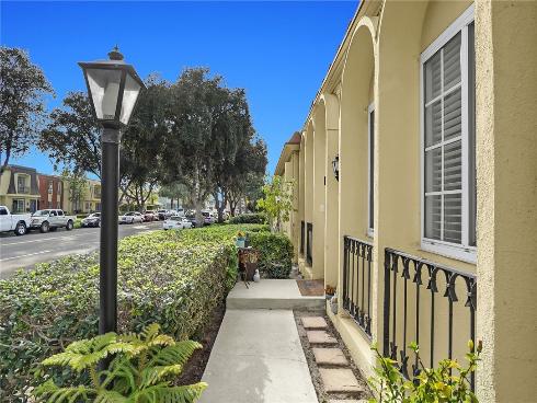 1795 W Glenoaks Avenue, Anaheim, CA