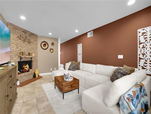 1795 W Glenoaks Avenue, Anaheim, CA