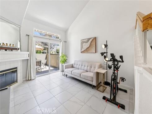 512 S Hollydale , Anaheim, CA