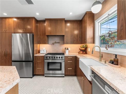 2410 W Broadway , Anaheim, CA