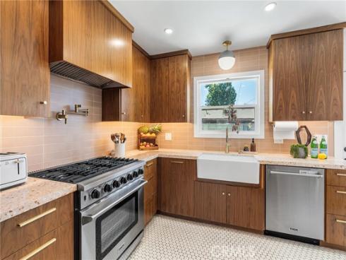 2410 W Broadway , Anaheim, CA