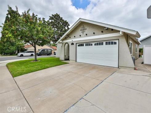 5017 E Holbrook , Anaheim, CA