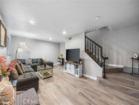 1800 W Gramercy  14 , Anaheim, CA