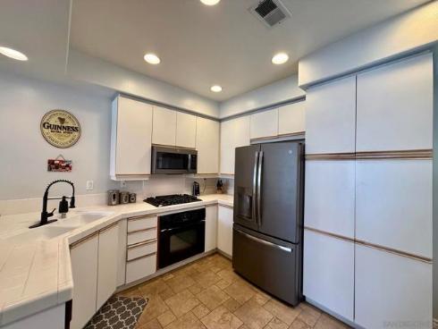 992 S Country Glen Way , Anaheim, CA
