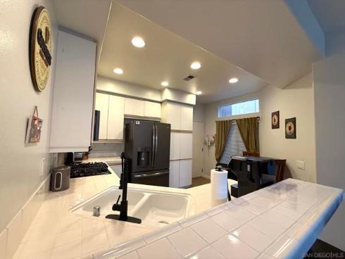 992 S Country Glen Way , Anaheim, CA