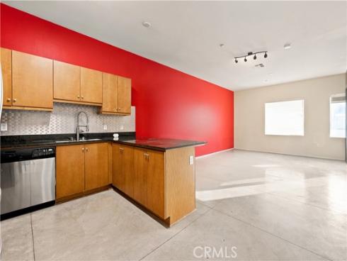 435 W Center Street 405 , Anaheim, CA