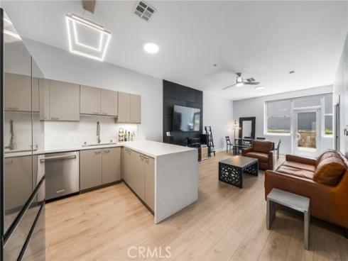 435 W. Center Street Promenade 221