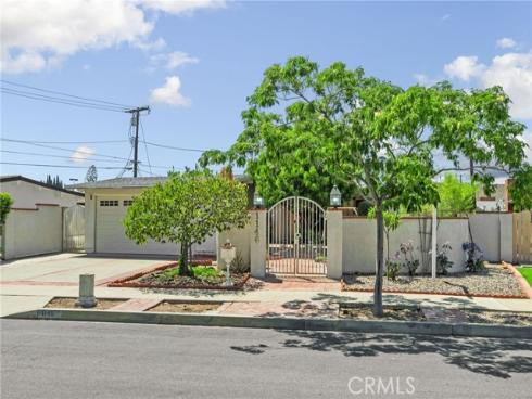 1146 W Claredge , Anaheim, CA