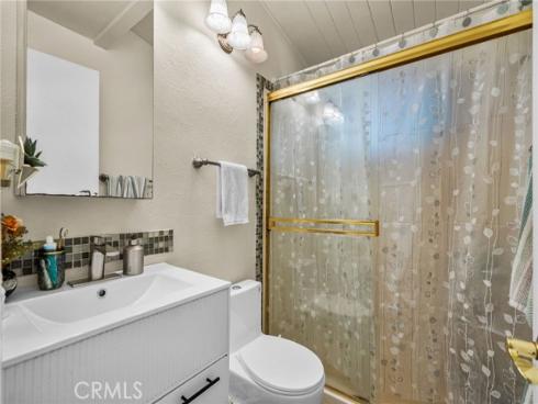 1146 W Claredge , Anaheim, CA