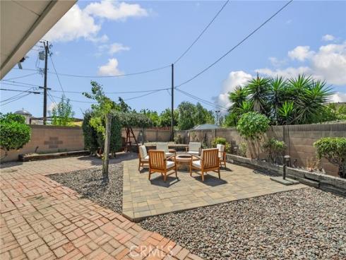 1146 W Claredge , Anaheim, CA