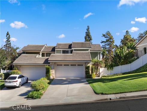 5810 E. Mountain Loop