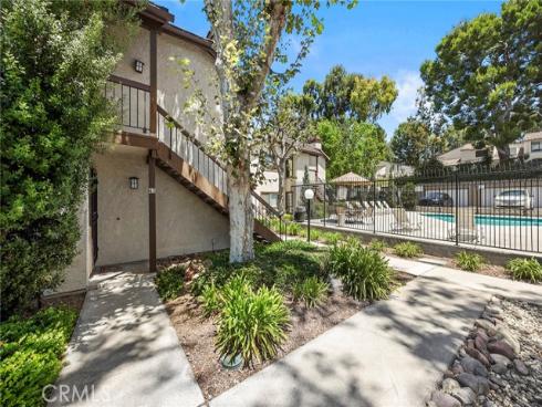 600 N. Brea Boulevard 43