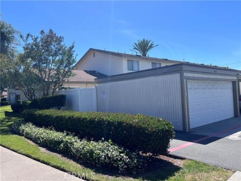 8221 Ginnis Green , Buena Park, CA