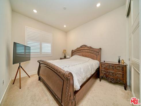 8898  Los Coyotes  210  Court, Buena Park, CA