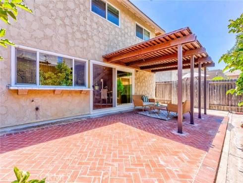 8237 Henshaw , Buena Park, CA