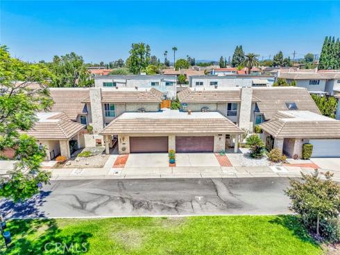 8237 Henshaw , Buena Park, CA