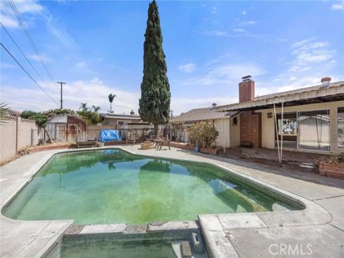 8425 Saturn , Buena Park, CA
