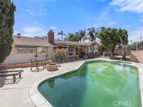 8425 Saturn , Buena Park, CA