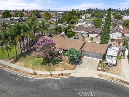 8425 Saturn , Buena Park, CA