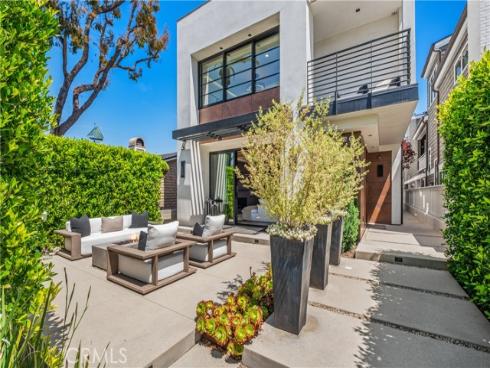 426  Marguerite  , Corona del Mar, CA