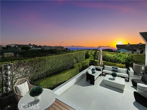 10 White Water Drive, Corona del Mar, CA