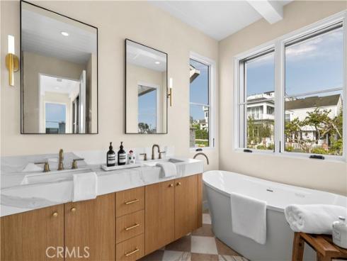 715 Poinsettia , Corona del Mar, CA