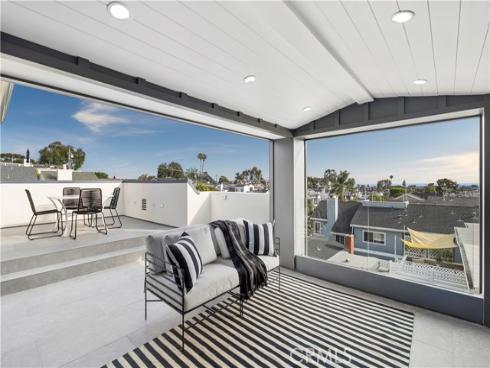715 Poinsettia , Corona del Mar, CA