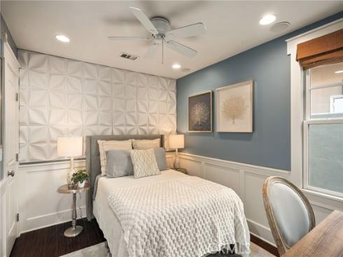 713 Larkspur Avenue, Corona del Mar, CA