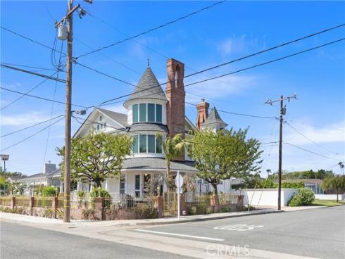 1919 Santa Ana , Costa Mesa, CA