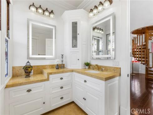 1919 Santa Ana , Costa Mesa, CA