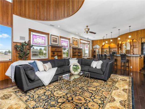 1919 Santa Ana , Costa Mesa, CA