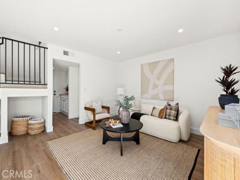 937 Carnation , Costa Mesa, CA