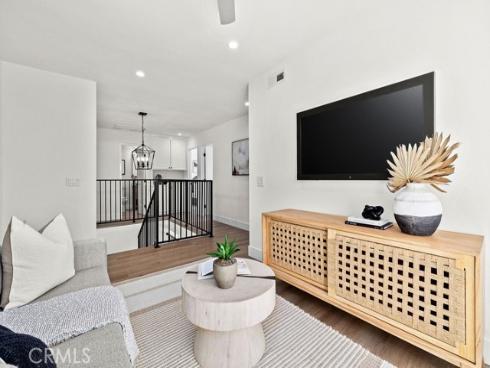 937 Carnation , Costa Mesa, CA
