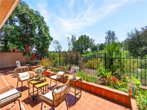137 The Masters Circle , Costa Mesa, CA