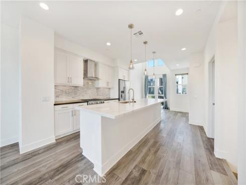 1658 Topanga