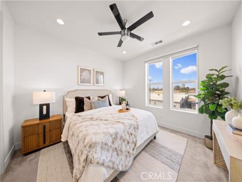 645 W 17th , Costa Mesa, CA