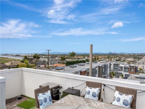 2105 Two Harbors Circle, Costa Mesa, CA