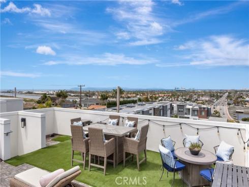 2105 Two Harbors Circle, Costa Mesa, CA