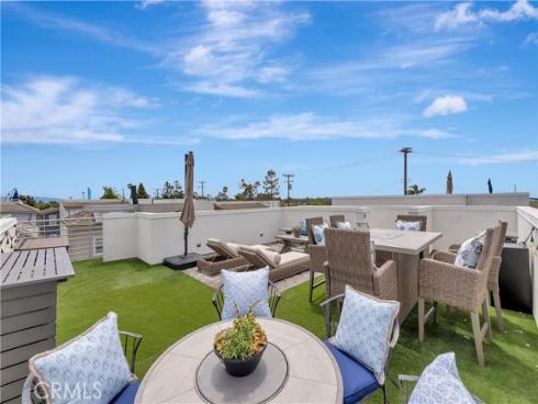 2105 Two Harbors Circle, Costa Mesa, CA