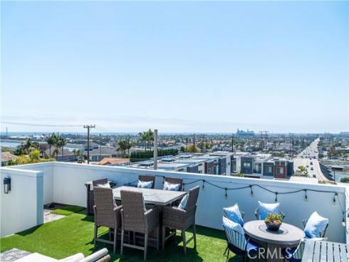 2105 Two Harbors Circle, Costa Mesa, CA