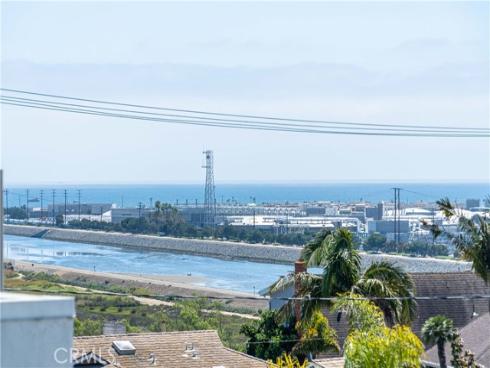 2105 Two Harbors Circle, Costa Mesa, CA