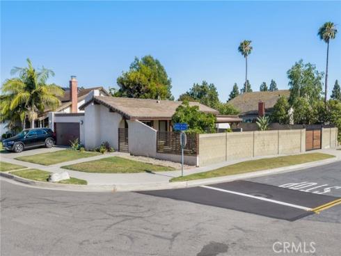 1099 Salinas , Costa Mesa, CA