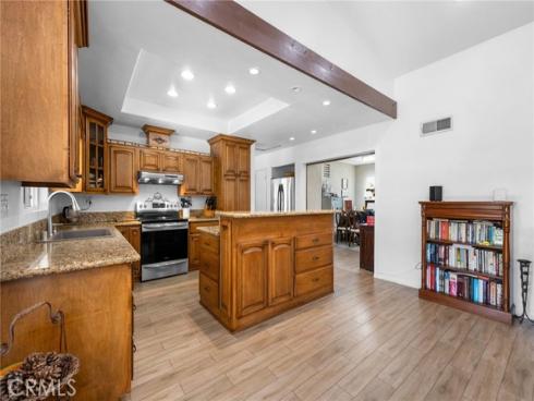 1099 Salinas , Costa Mesa, CA