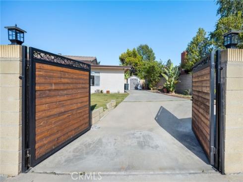 1099 Salinas , Costa Mesa, CA