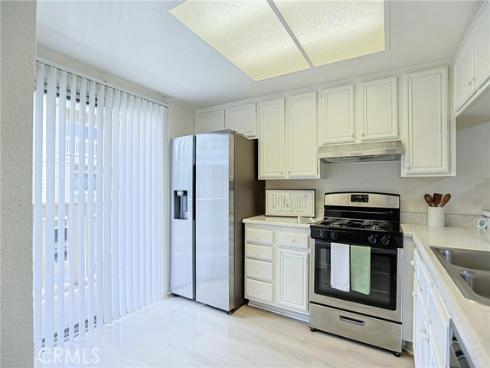290  Victoria  29 (F8)  Street, Costa Mesa, CA