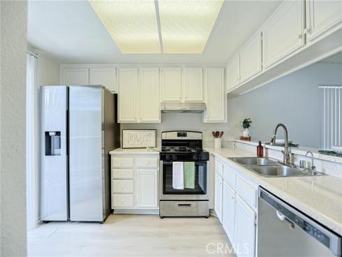 290  Victoria  29 (F8)  Street, Costa Mesa, CA