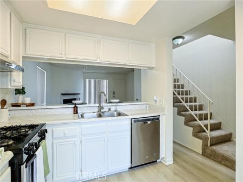 290  Victoria  29 (F8)  Street, Costa Mesa, CA